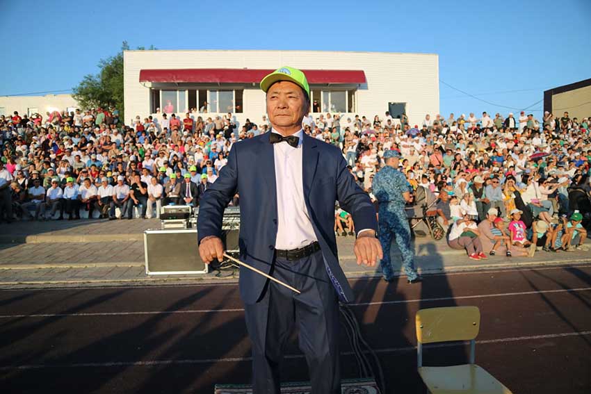 Арқалық қаласының орталығында екі мың домбырашы қазақтың жеті күйін орындайды