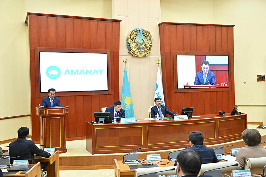 «AMANAT» партиясында такси жүргізушілеріне қосымша қаржылық жүктеме артуға қарсы пікір айтылды