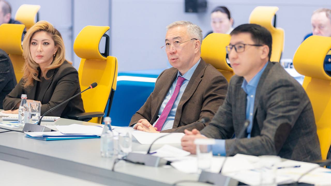 Серік Жұманғарин әлеуметтік маңызы бар азық-түлік бағасын тұрақтандыру бойынша жиналыс өткізді