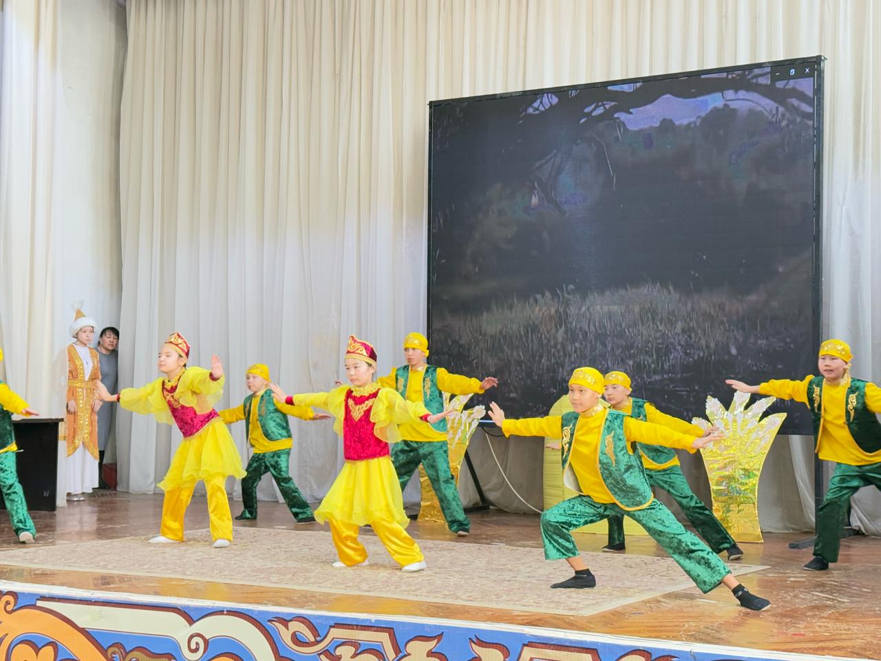 Жас жұлдыздар өнер көрсетті