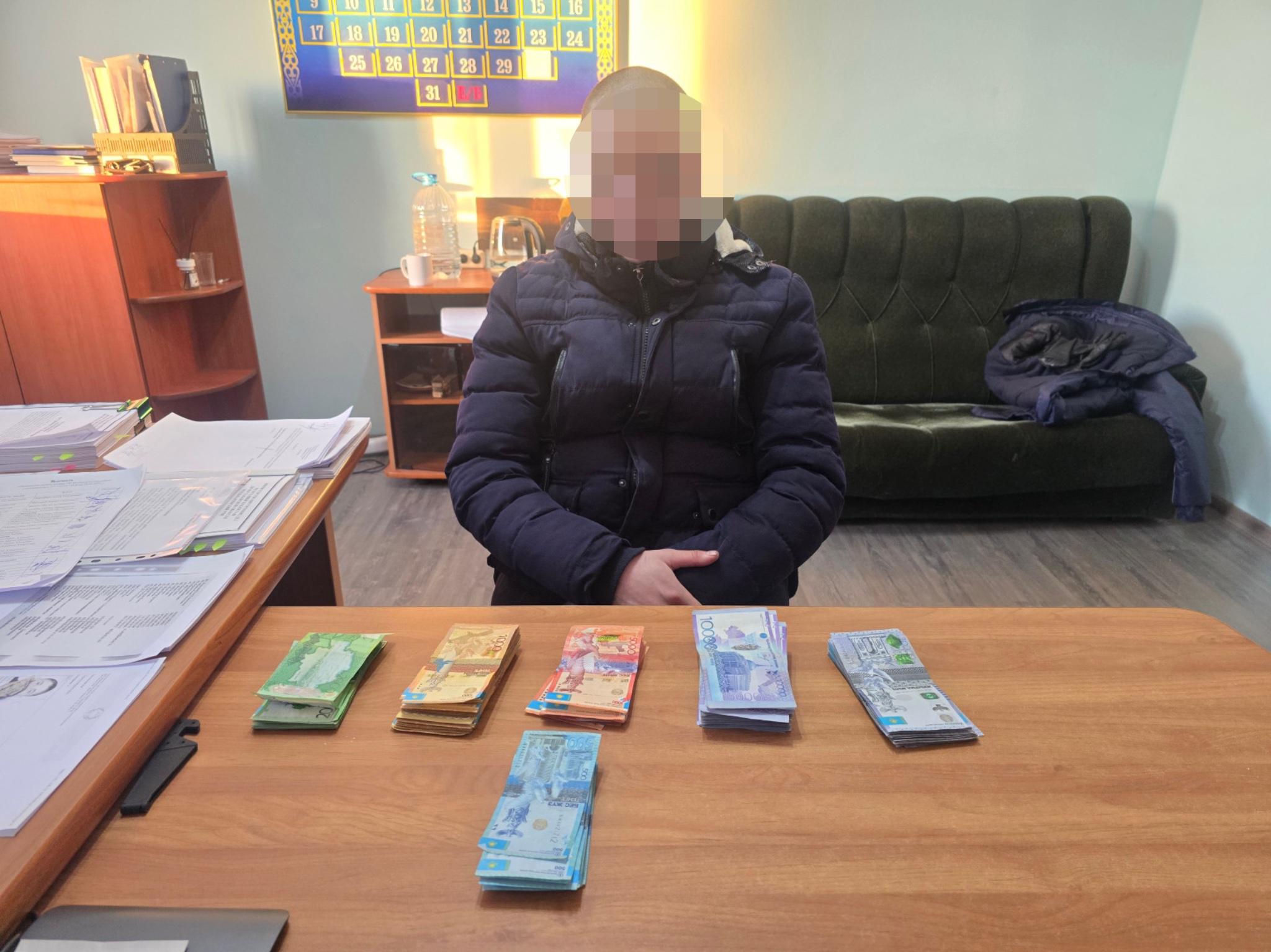 Меңдіқарада 1,4 млн теңге ұрлық жасады деген күдікті ұсталды