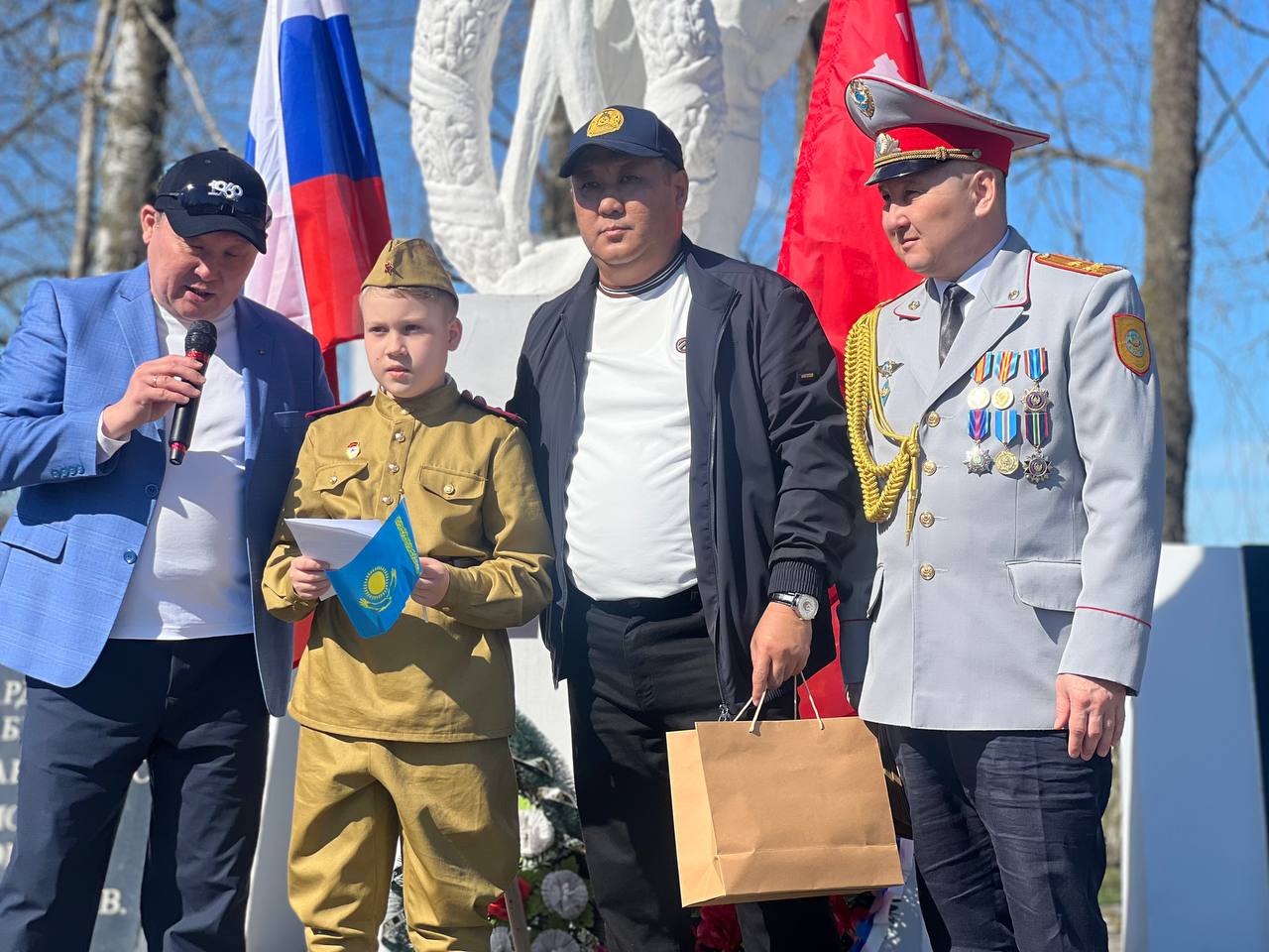 Аманкелділік ағайынды азаматтар Ресейде жерленген майдангер аталарының зиратын іздеп барды