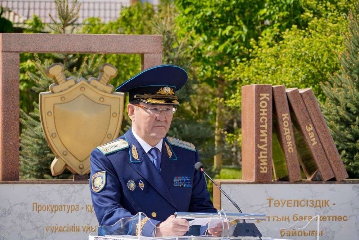 Прокурорлар майдан шебінде