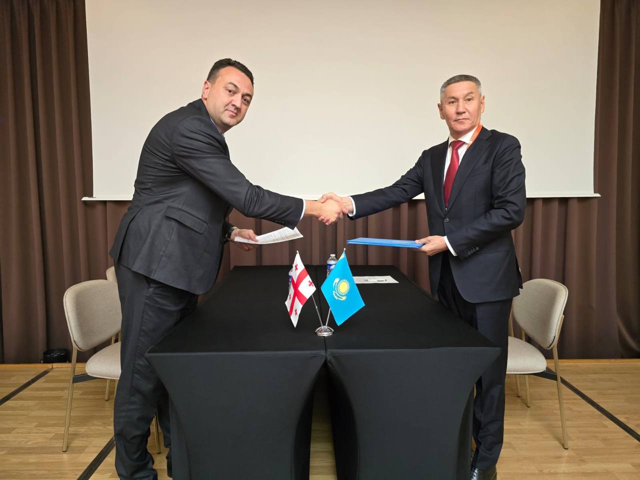 Қазақстан мен Грузия жаңа экспорттық сертификаттарға қол қойды