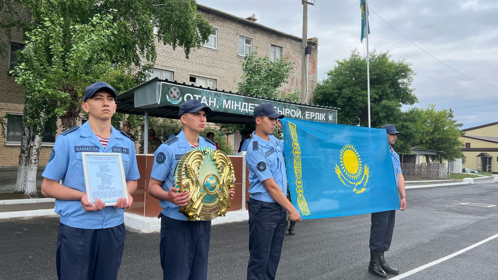 Рәміздер – рух пен елдіктің белгісі: сарбаздармен мазмұнды кездесу ұйымдастырылды