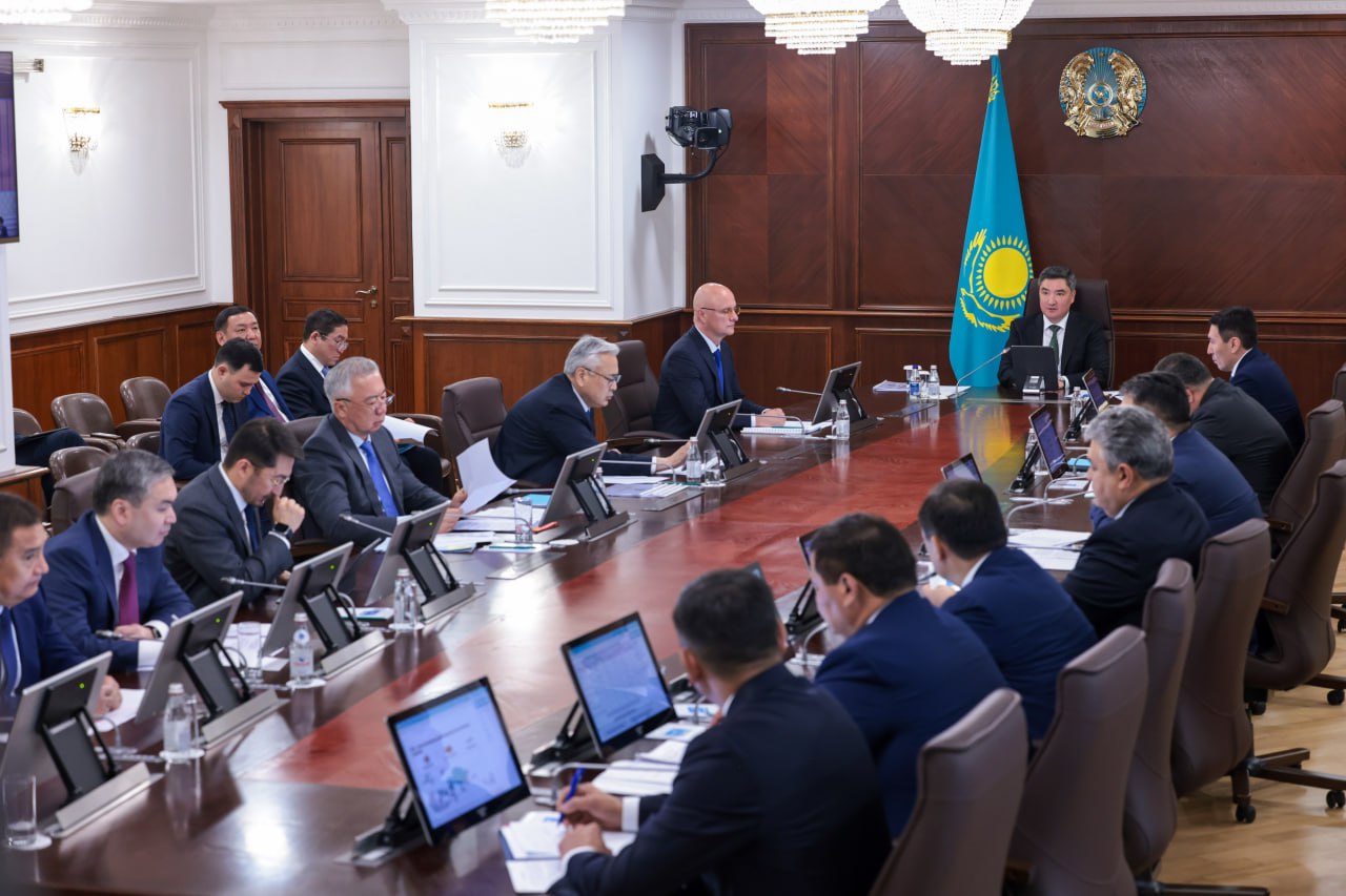Олжас Бектенов теміржол вокзалдарын реконструкциялау жұмыстарын тездетуді тапсырды
