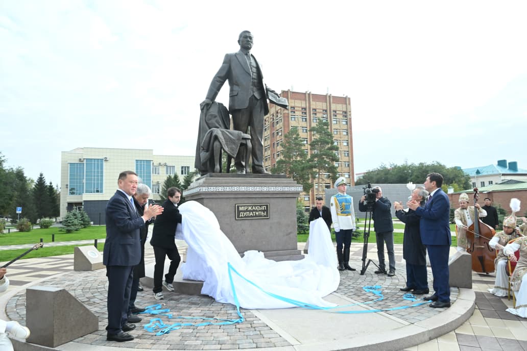 Қостанайда Міржақып Дулатұлының еңселі ескерткіші ашылды