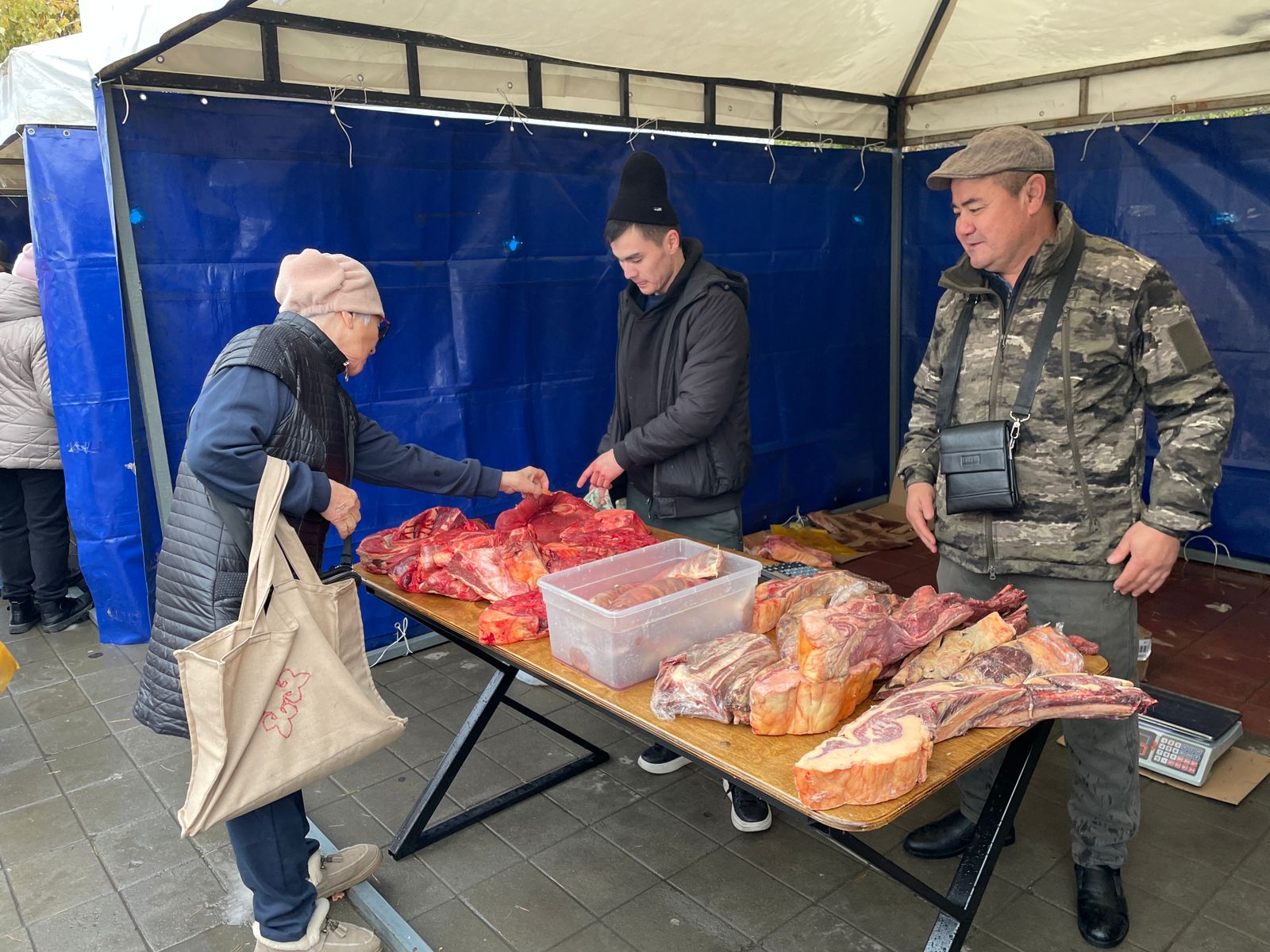 Мереке қарсаңында жәрмеңке өтіп жатыр