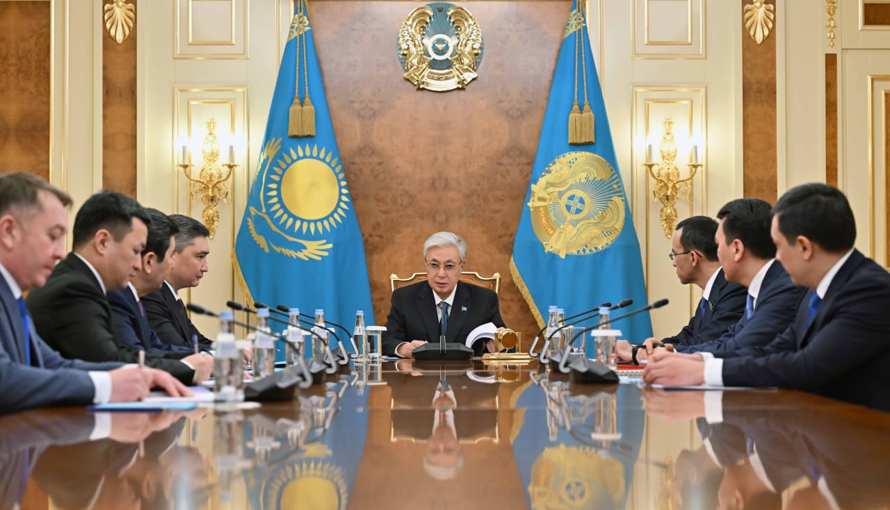 Президент жаңа Конституцияны іске асыру жөнінде жұмыс кеңесін өткізді