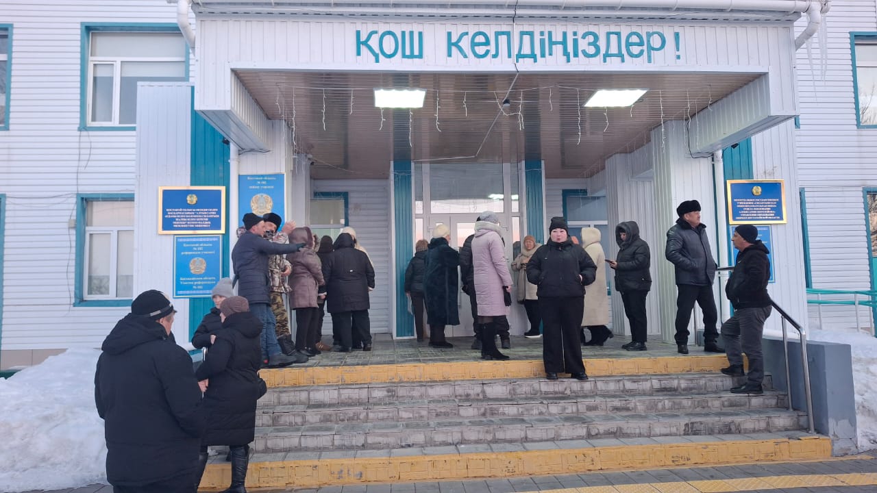 Абай, Қостанай және Маңғыстау облыстарында сайлау учаскелерінде ұзын-сонар кезектер пайда болды