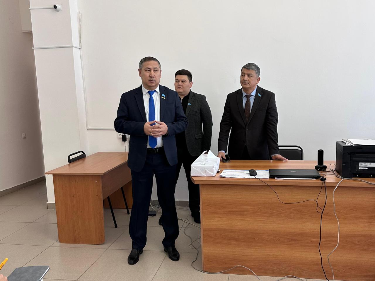 Жалпыұлттық коалиция мүшелері дәрігерлермен жолықты