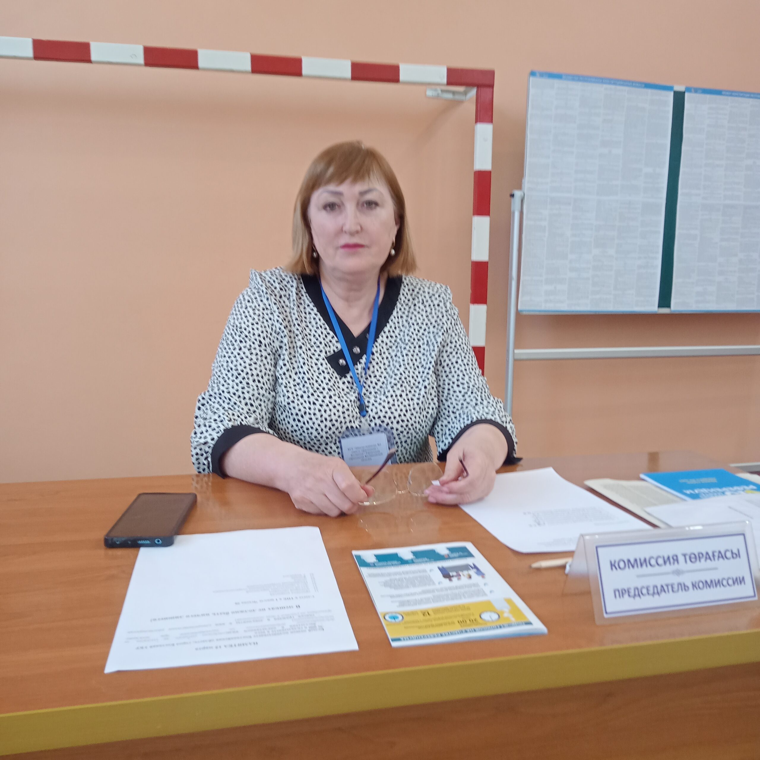 Комиссия төрағасы: «Азаматтар референдумға учаскеміз ашылмай тұрып жиналды»