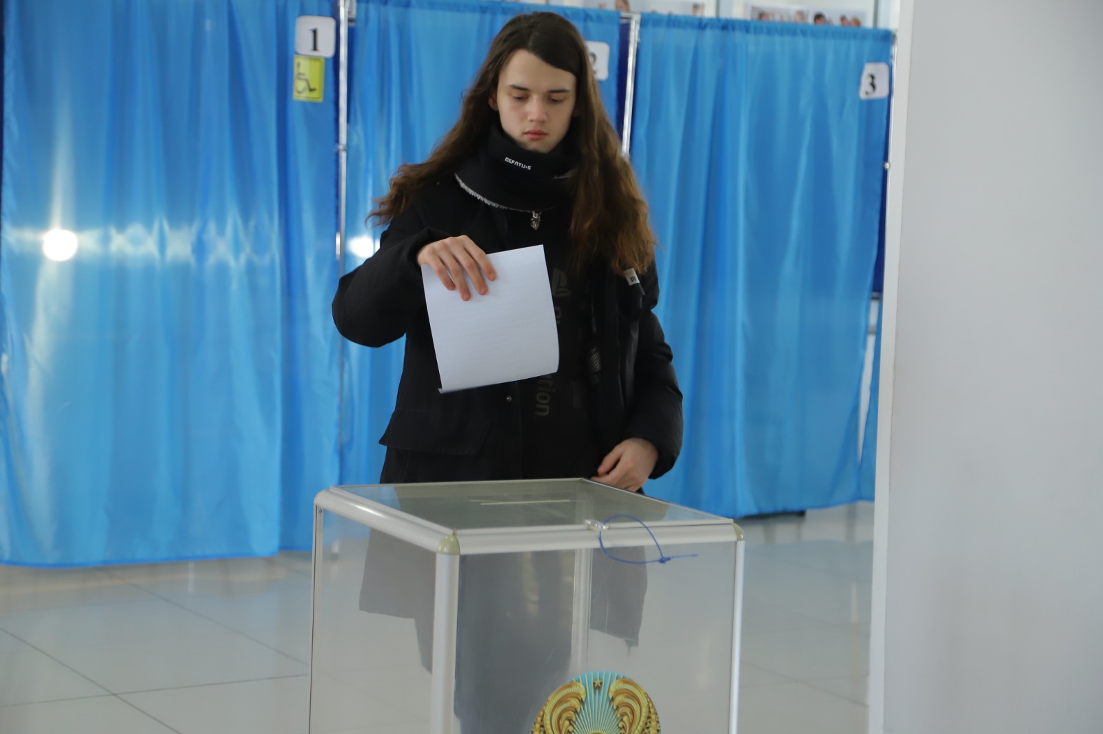 №30 учаскеде тіркелген алты азамат үйінде, тоғыз адам алғаш рет дауыс беруде
