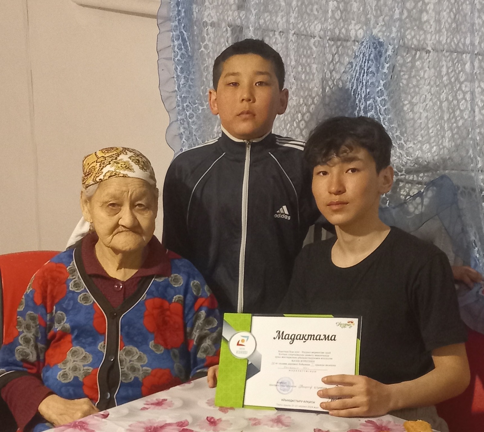 Жүректерге жеткен ән