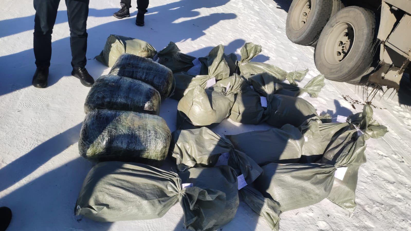 Қостанай-Сұрған жолында 200 келіден астам есірткі тәркіленді