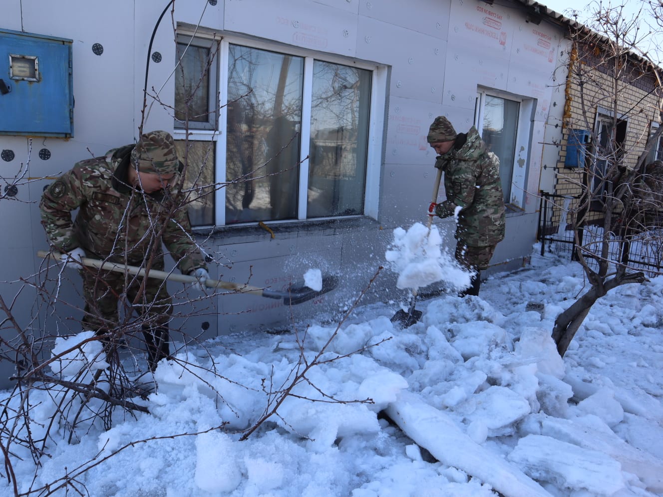 Арқалыққа көктемгі су тасқынының алдын алу үшін әскерилер көмекке келді