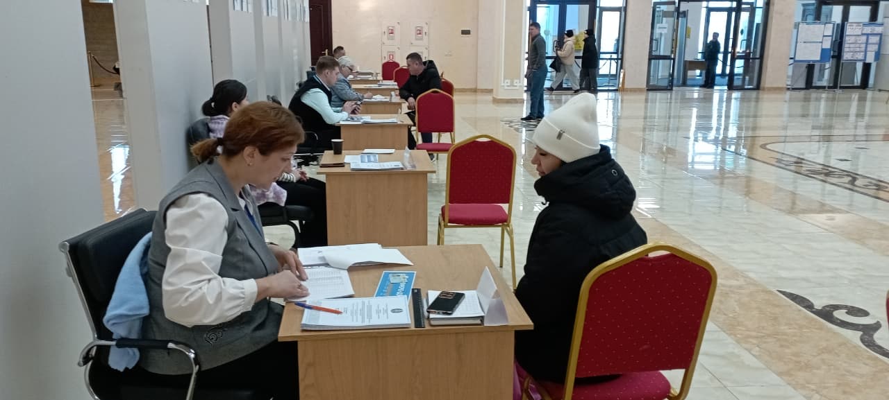 Жастар сарайындағы учаскеде екі жүзден астам адам дауыс беріп үлгерді