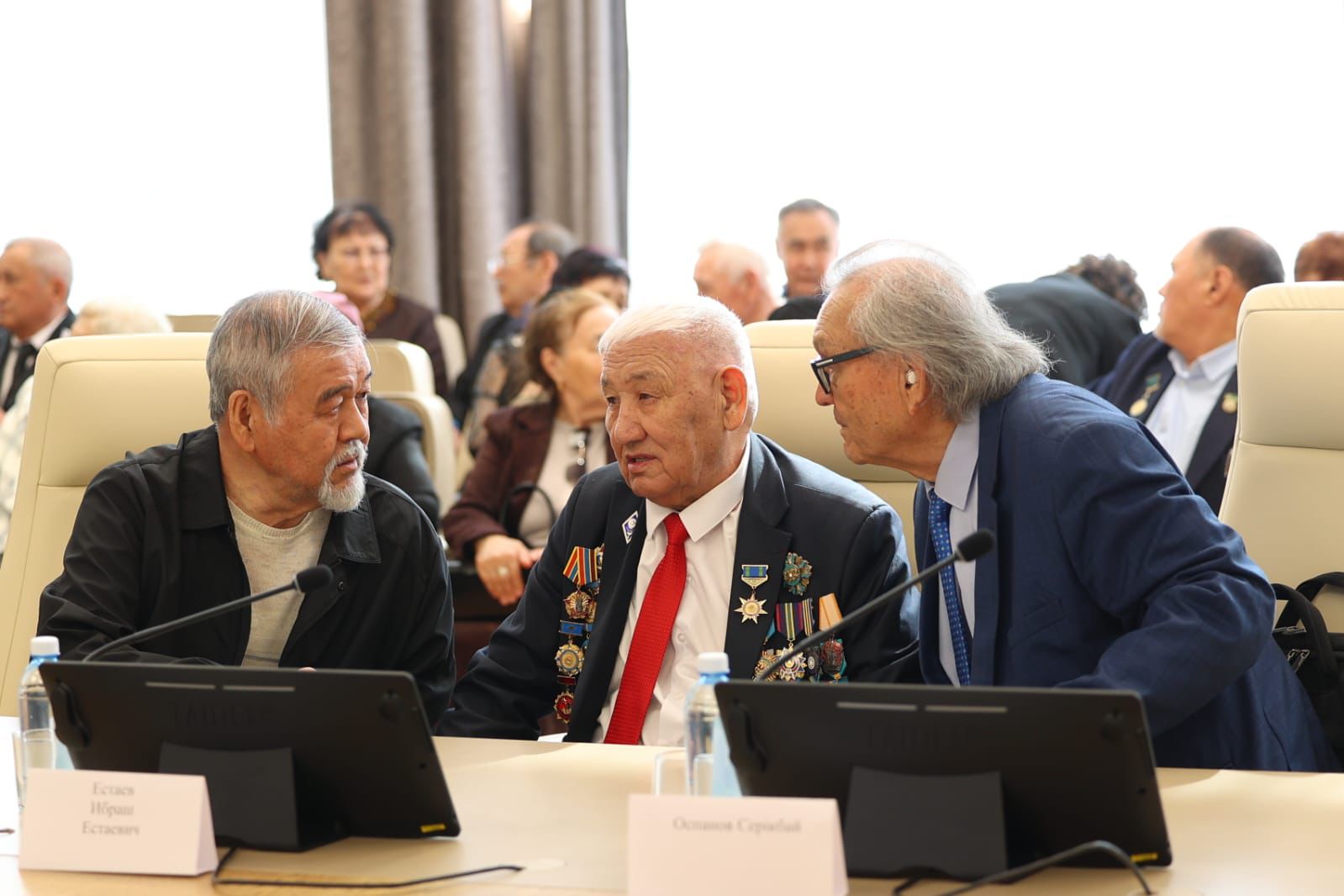 Тобыл төрінде ардагерлер бас қосты