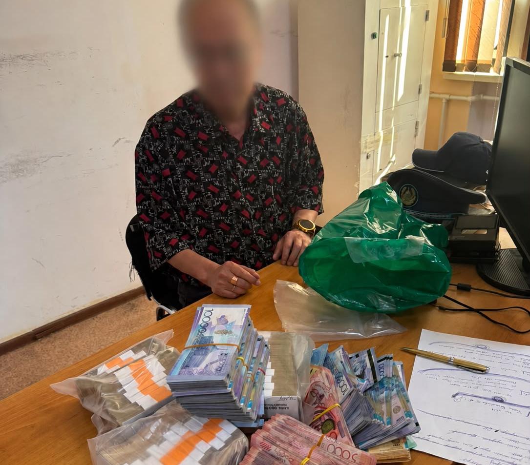 15 миллион теңге сақталып қалды: Қостанай тұрғынын полицейлер алаяқтардың арбауынан құтқарды
