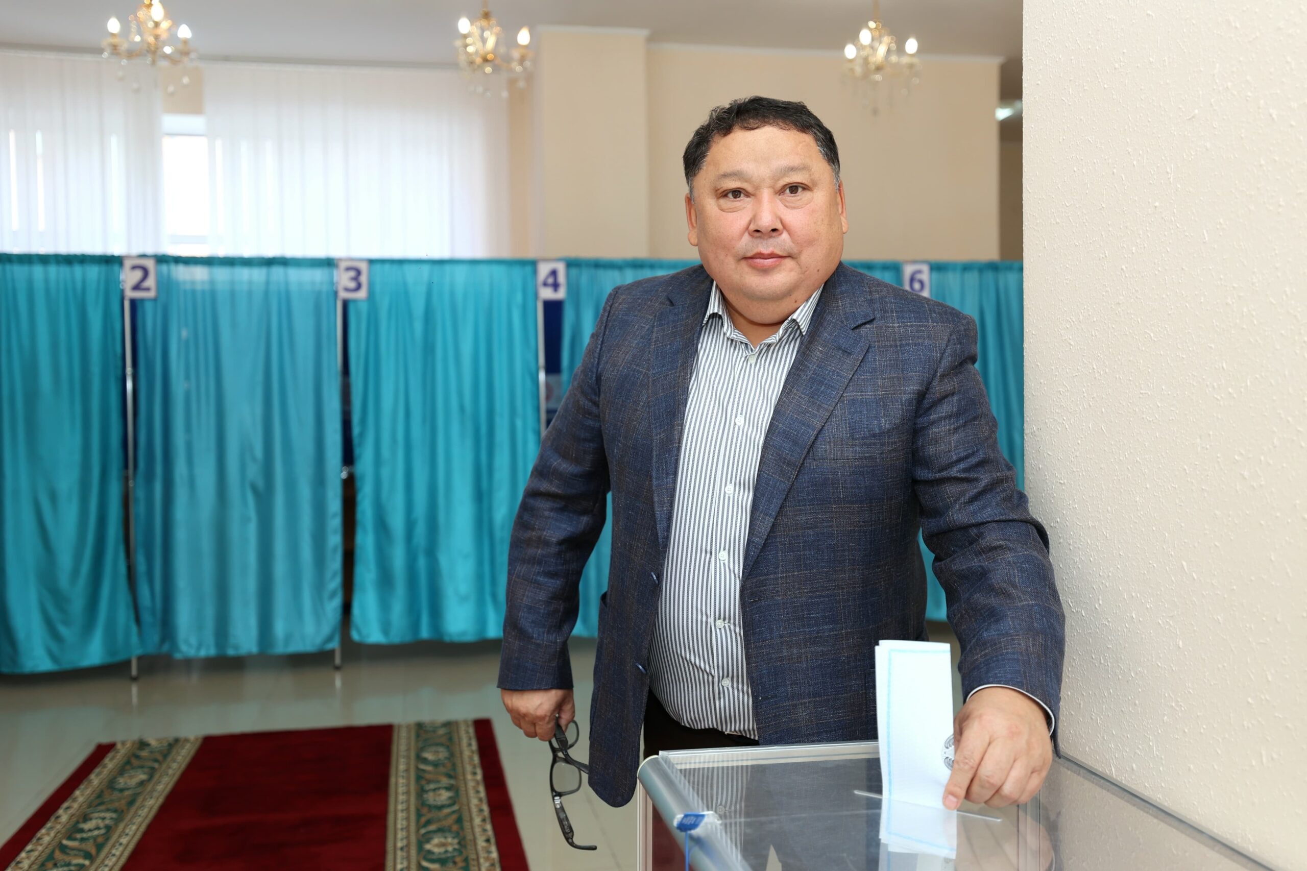 Еңбек Ері Алмат Тұрсынов Құрылтай сайлауында дауыс берді