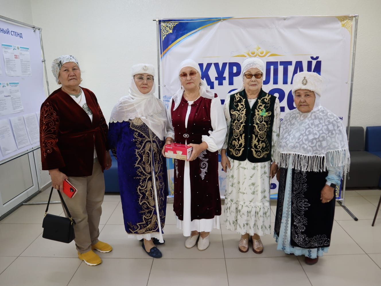 Арқалықтық әжелер — ауызбірлік үлгісі