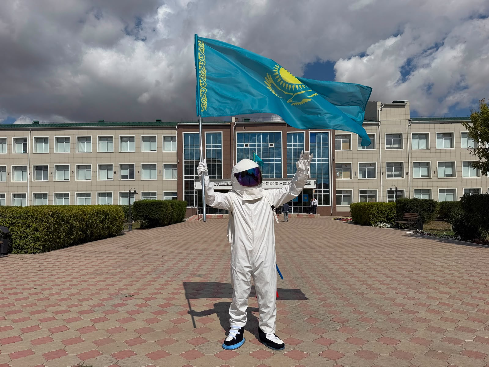 Ғарыштан орала салысымен сайлау учаскесіне барды