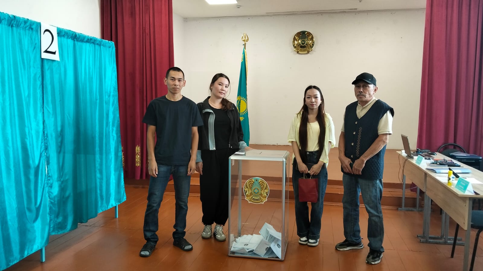Амангелділіктер ажырамас бауырмашылдықтың үлгісін көрсетуде