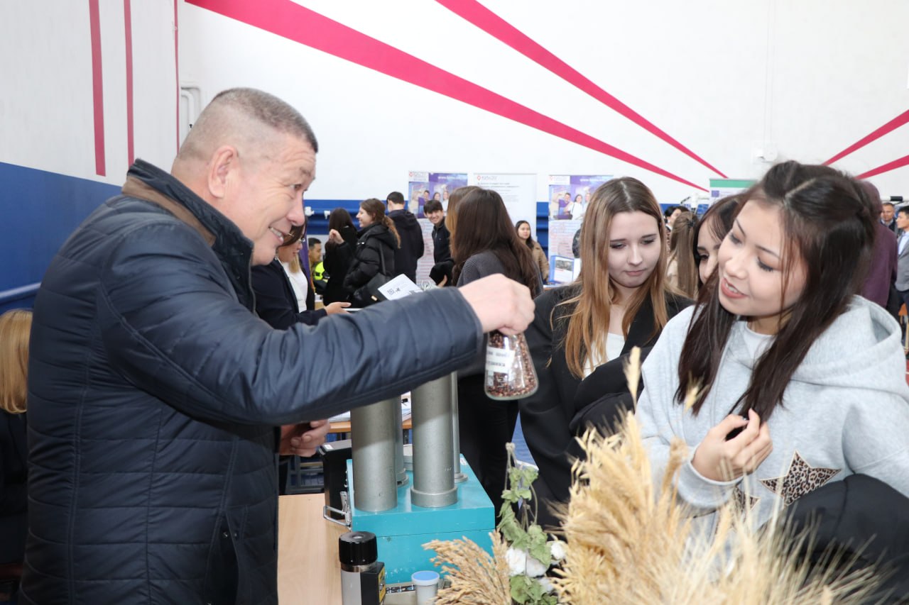 Іздегенге — сұраған: бос жұмыс орындары жәрмеңкесі өтті