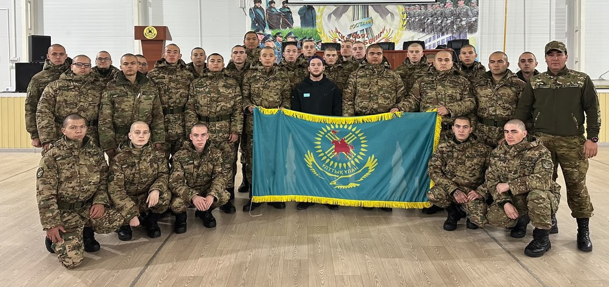 Азия ойындарының жүлдегері әскери қызметшілермен кездесті