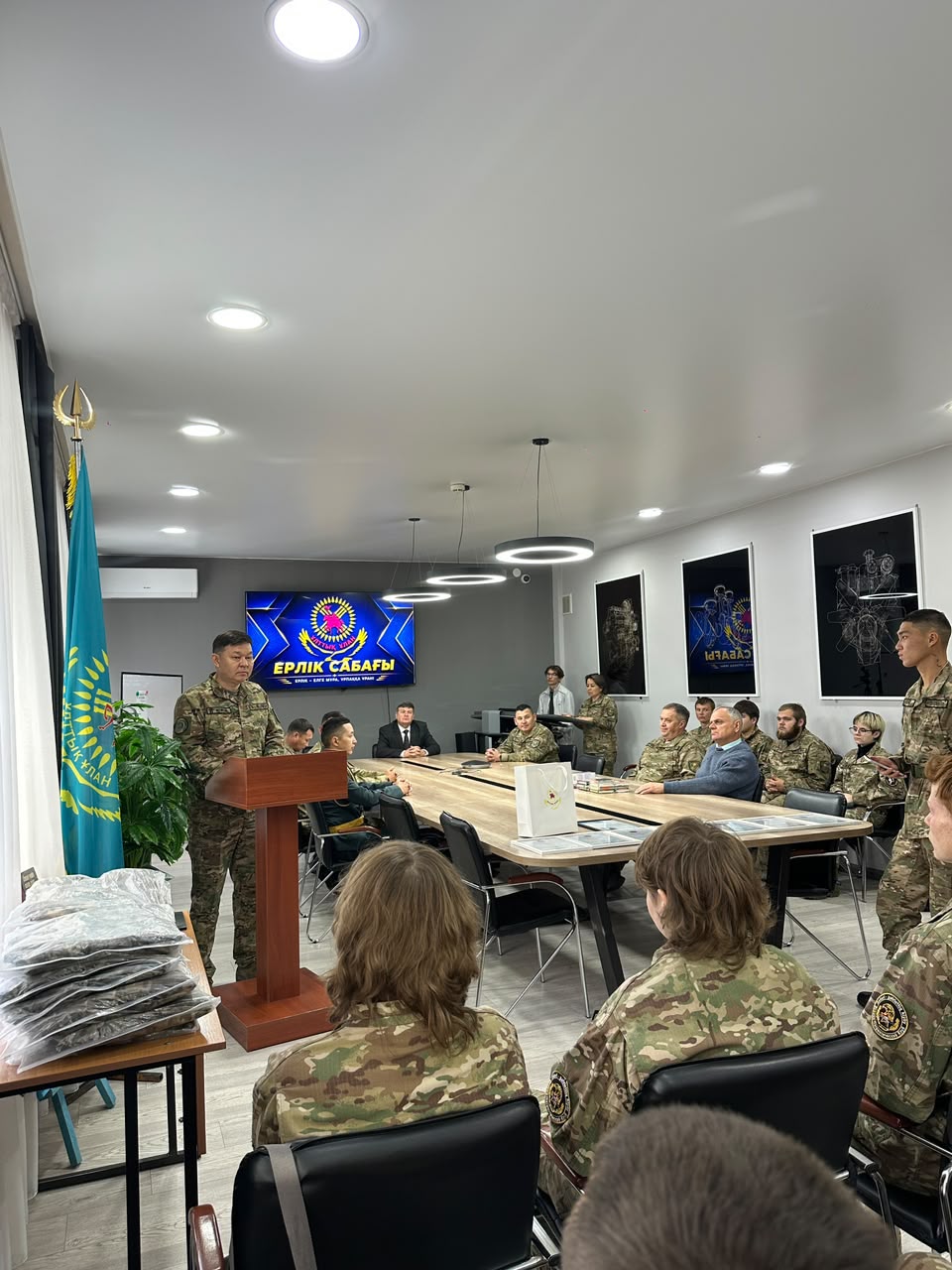 Орталық» өңірлік қолбасшылығының қолбасшысы жас сарбаздармен кездесті