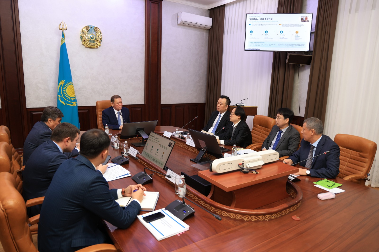 Облыс әкімі Құмар Ақсақалов кореялық инвесторлармен кездесті