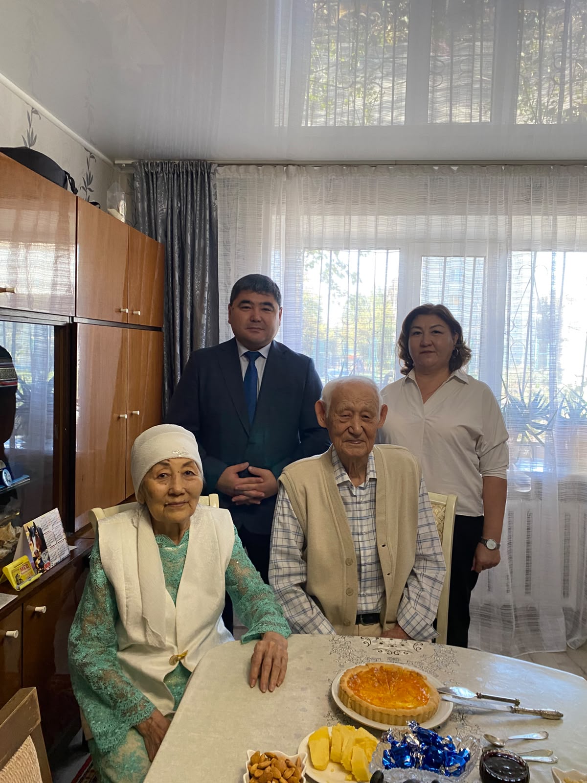 «Қазсушар» ұжымы саланың ардагерлерін мерекемен құттықтадж